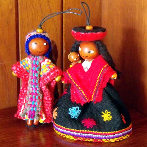 Peruanitos mit typischer Kleidung aus Cusco